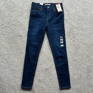 NWT Levi’s 720 High Rise Super Skinny Jeans